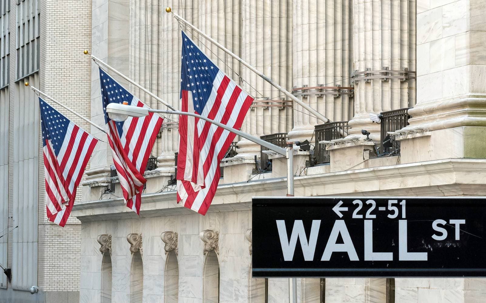 Cover Image for Wall Street closes flat as investors assess inflation risks