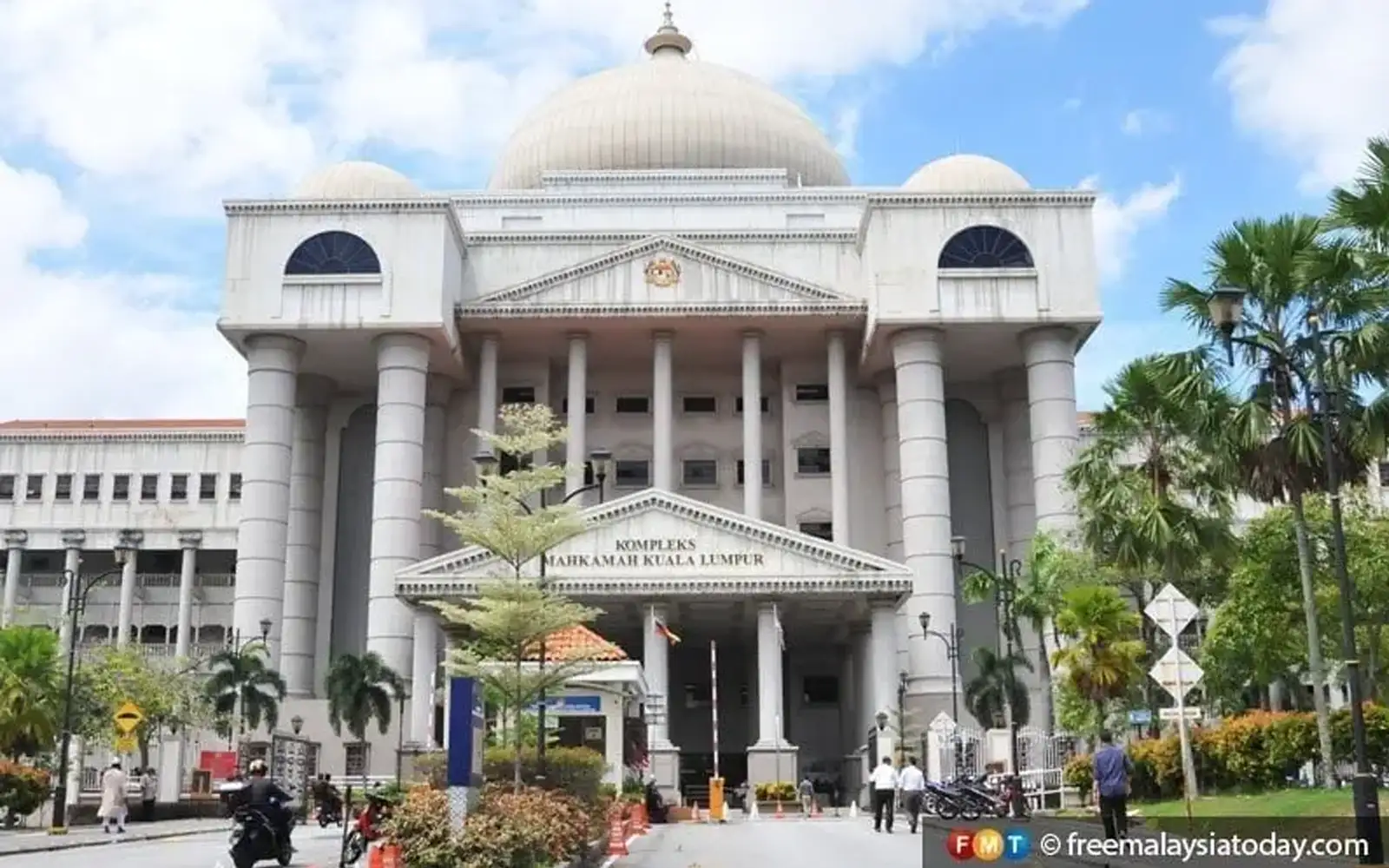 Cover Image for Pecah amanah RM140,000, pengarah syarikat warga India mengaku tak salah