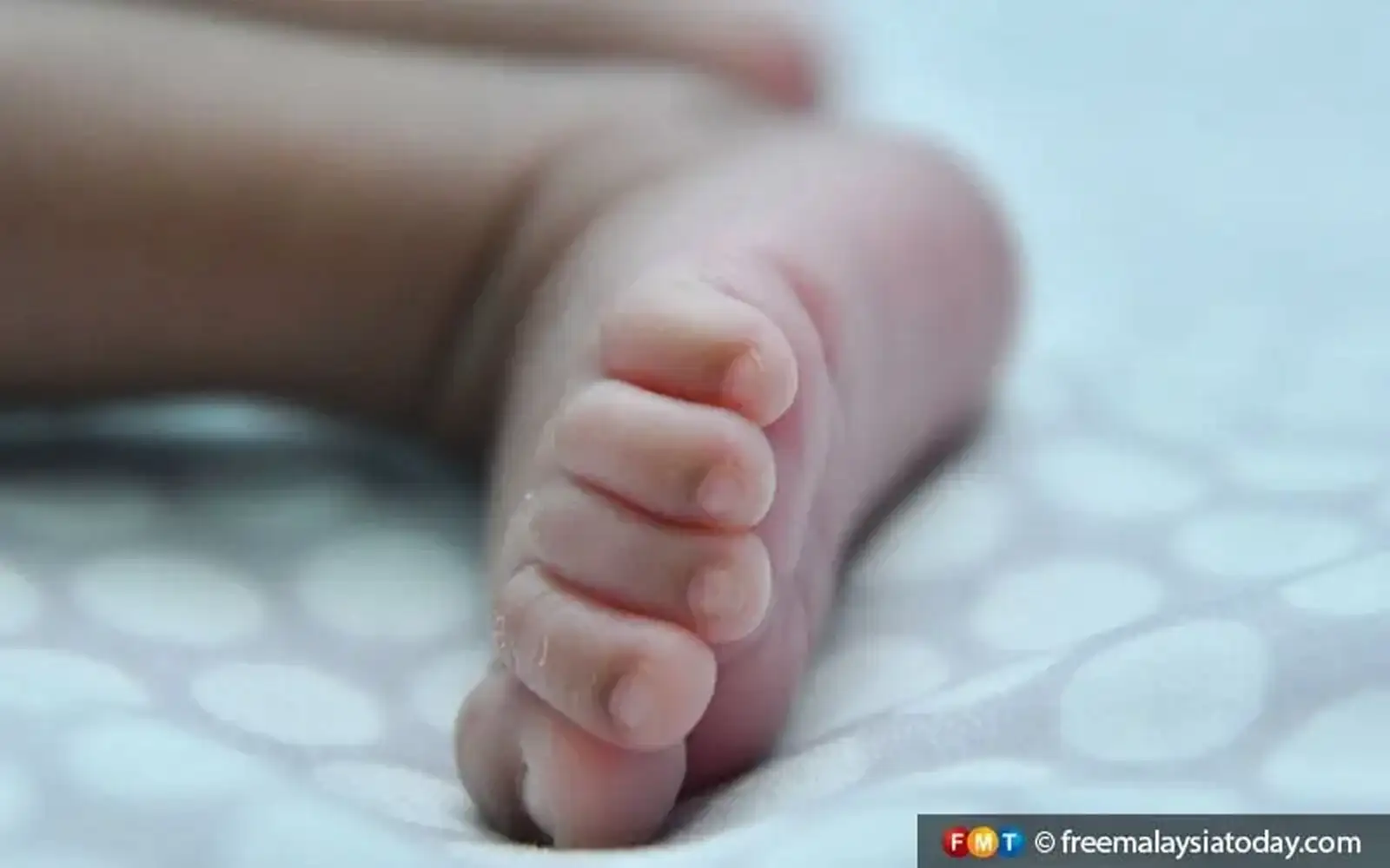 Cover Image for Bayi 2 bulan kritikal didera, ibu bapa diberkas