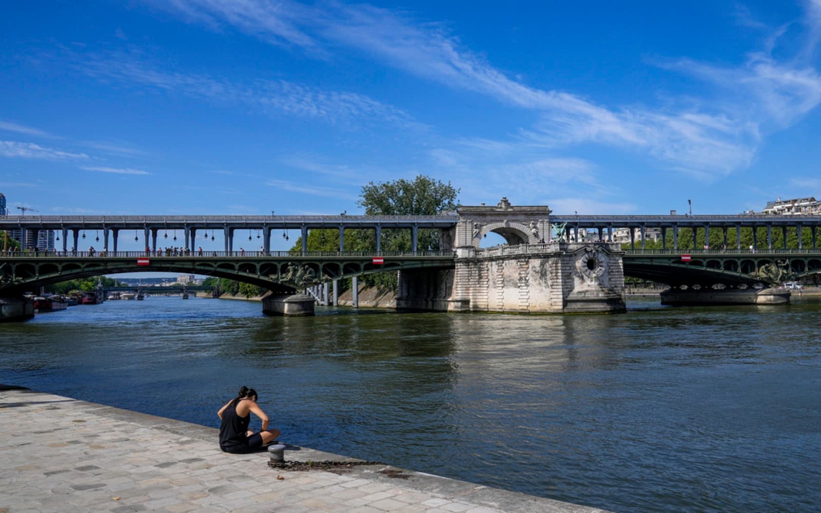 Cover Image for Paris opens Seine river for public swimming for first time since 1923