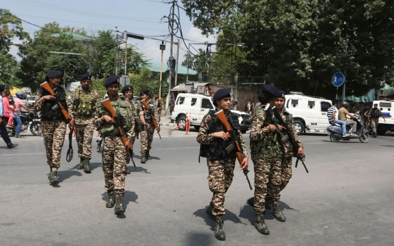 Cover Image for Pakistan orders stockpiling of food as tensions with India flare