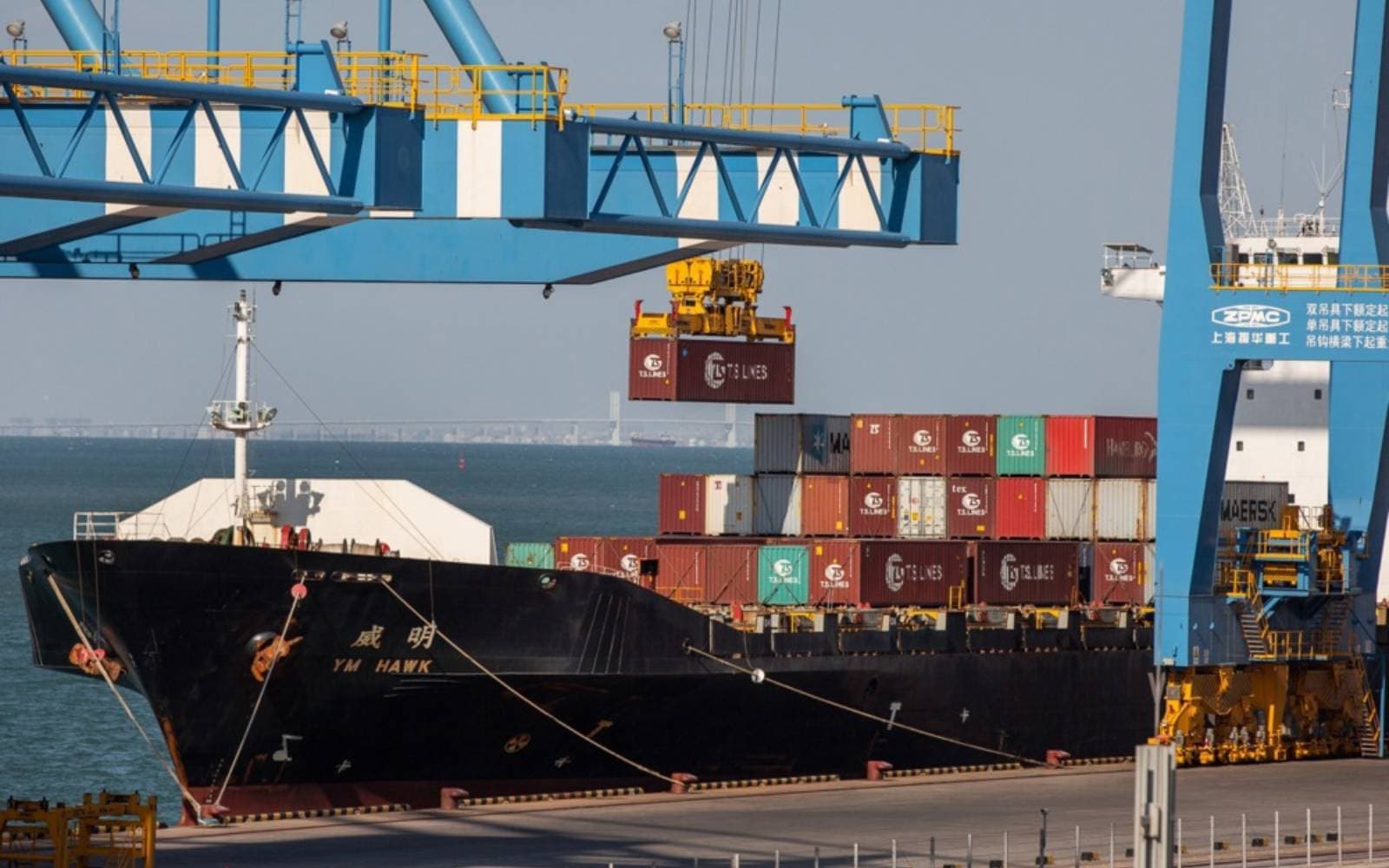 Cover Image for China exports soared in June, beating forecasts