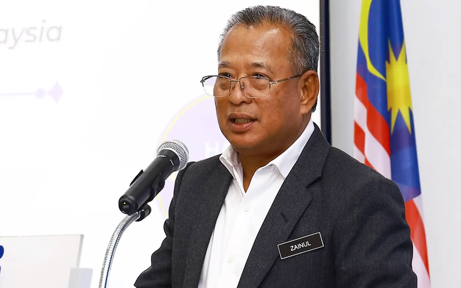 Cover Image for 12 saksi beri keterangan kes rasuah projek pusat data