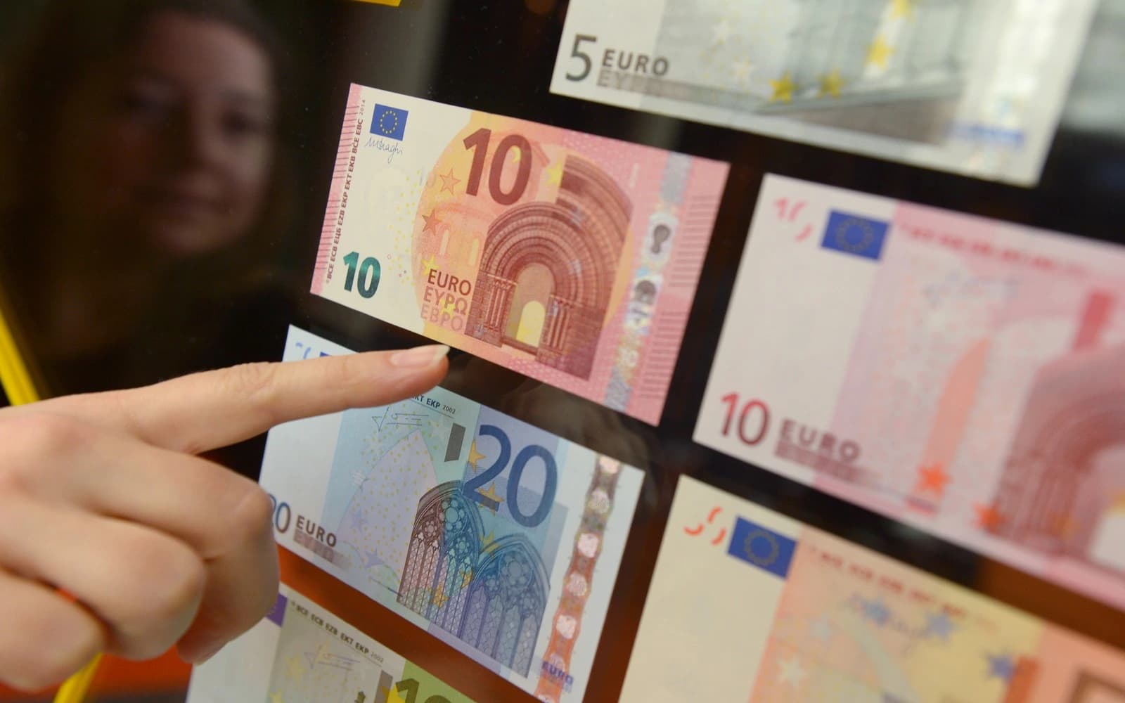 Cover Image for Europe Inc braces for pain from a sturdy euro