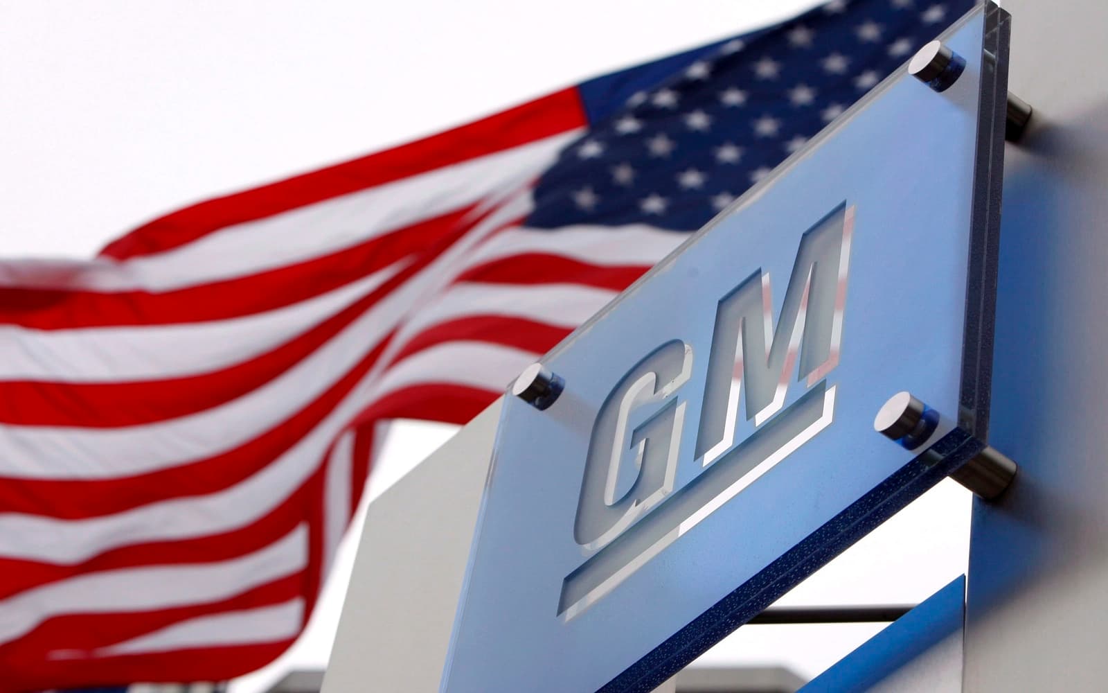 Cover Image for GM cuts 2025 outlook, projects up to US$5bil hit from tariffs