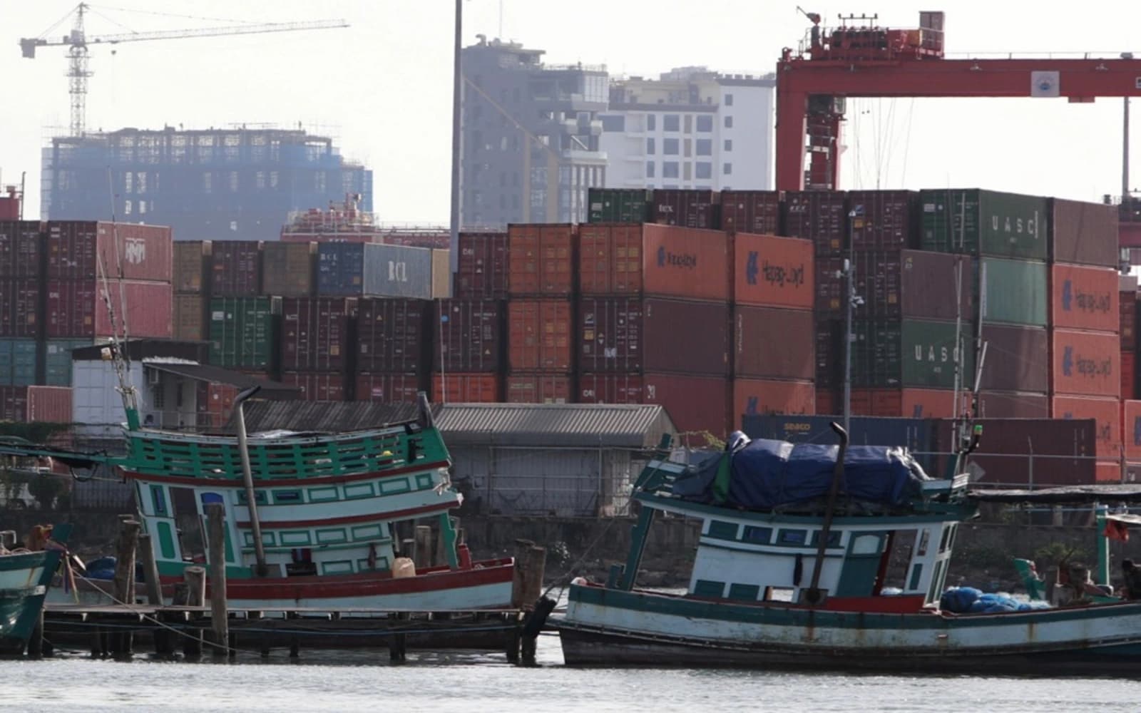 Cover Image for Cambodia holds trade talks with US as 49% tariff weighs on outlook