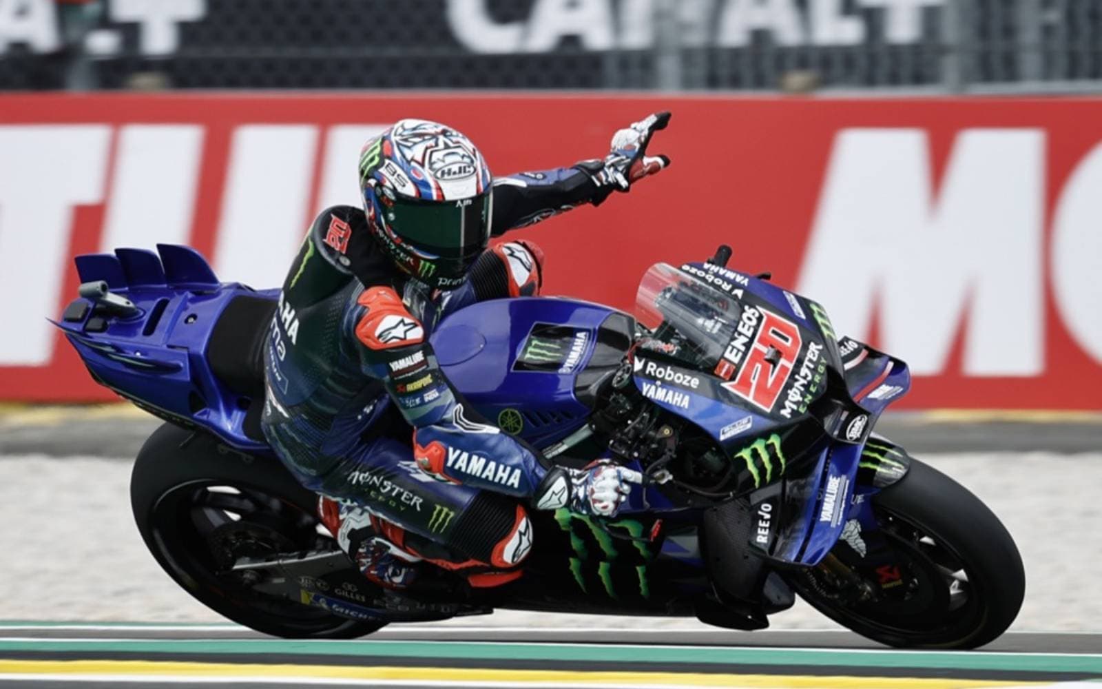 Cover Image for Quartararo breaks lap record on home soil to take French GP pole