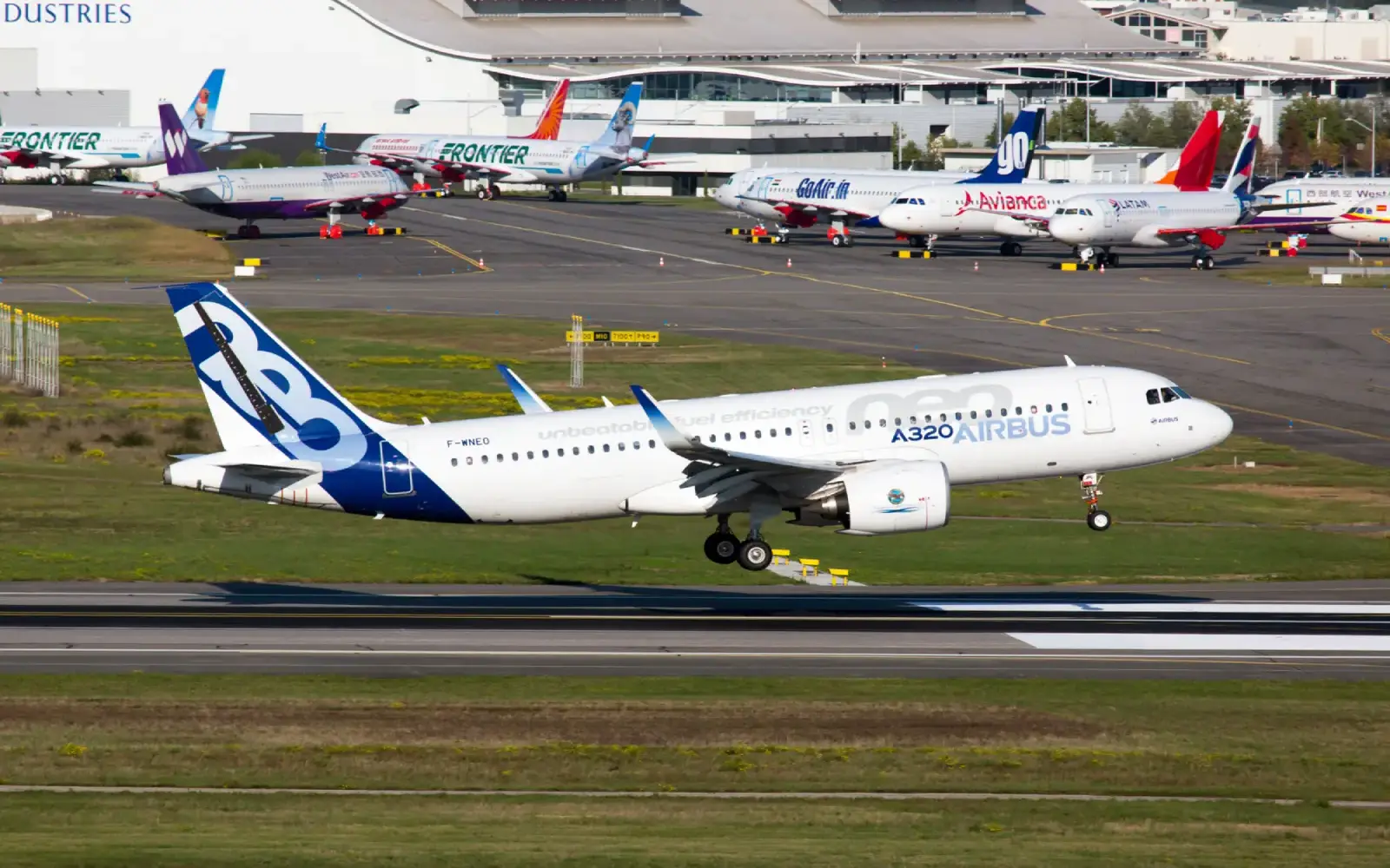 Cover Image for Airbus A320 flies past Boeing 737 as most-delivered jet in history