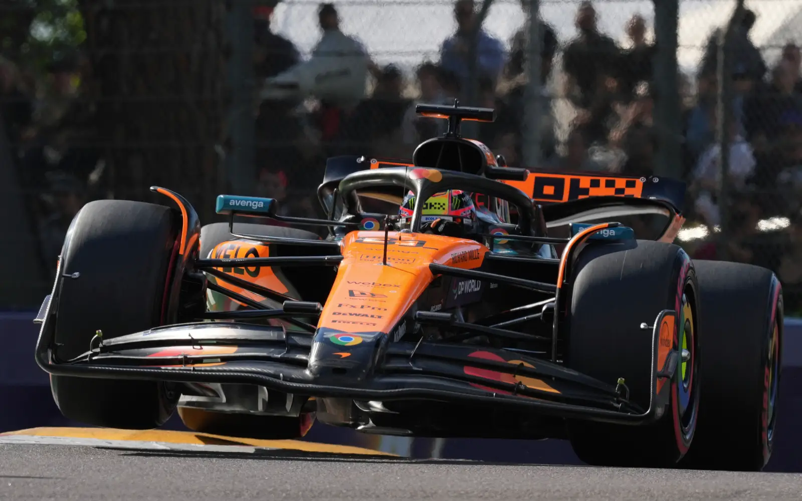 Cover Image for Piastri keeps calm and takes the pole from Verstappen