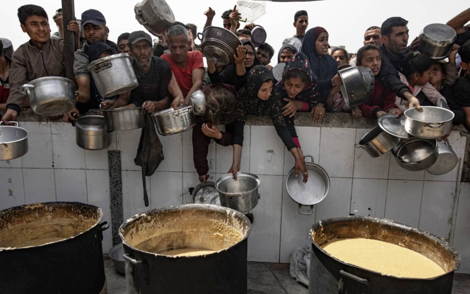 Cover Image for Looting of Gaza stores, community kitchens signals worsening hunger crisis