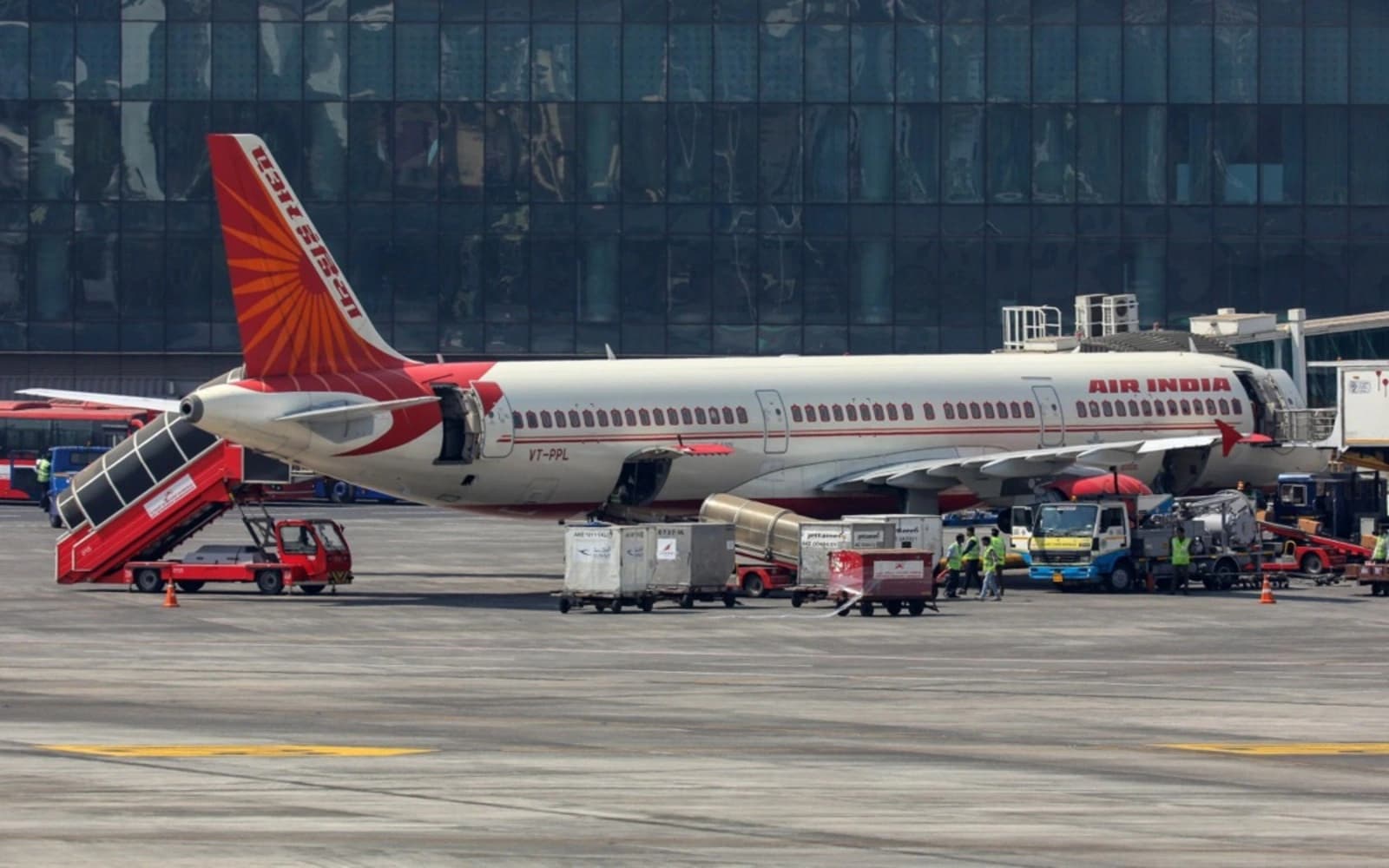 Cover Image for India suspends flights at 24 airports