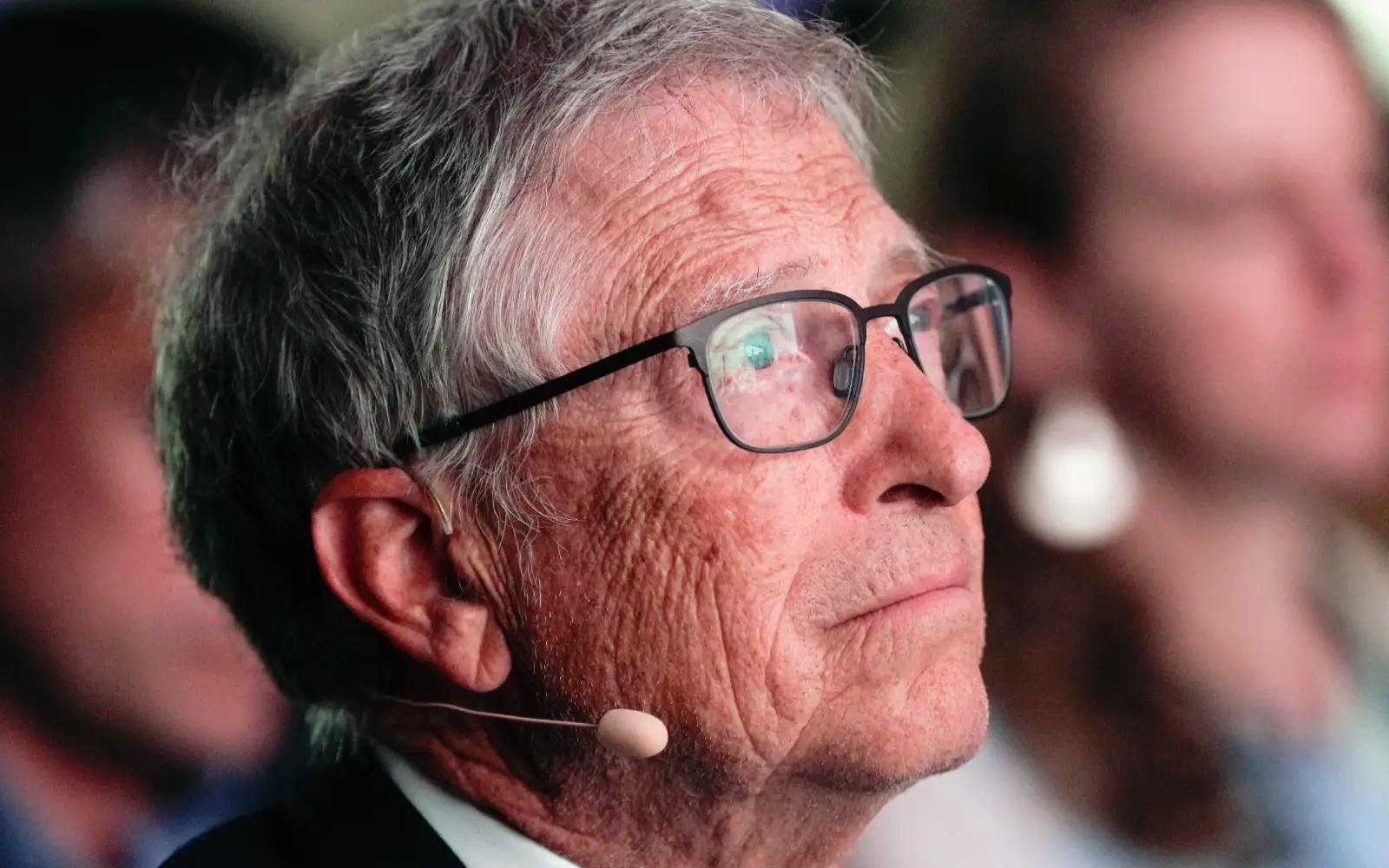 Cover Image for Bill Gates to give away almost all wealth by 2045