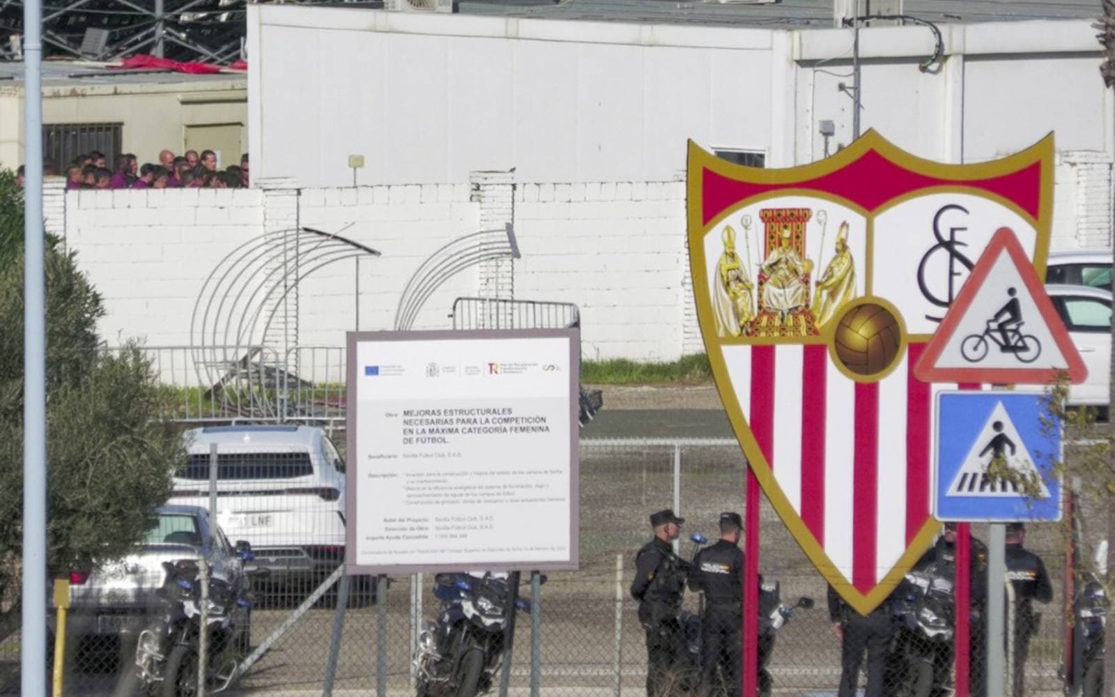 Cover Image for Sevilla players forced to sleep at training ground as fans protest