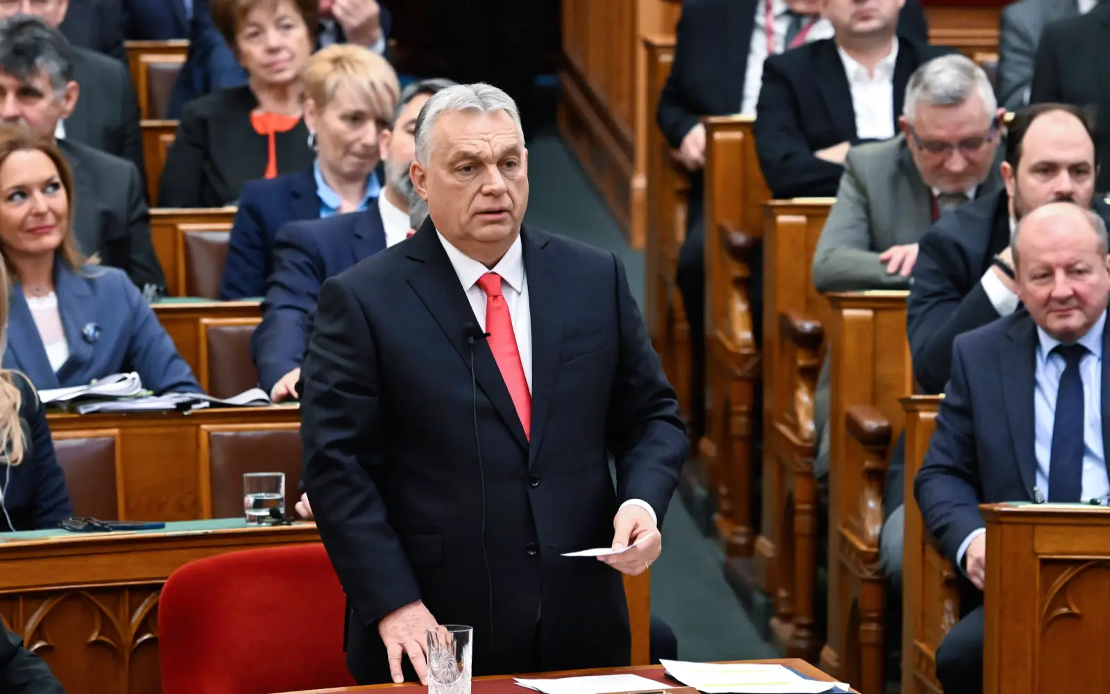 Cover Image for Hungarian lawmakers approve bill to quit ICC