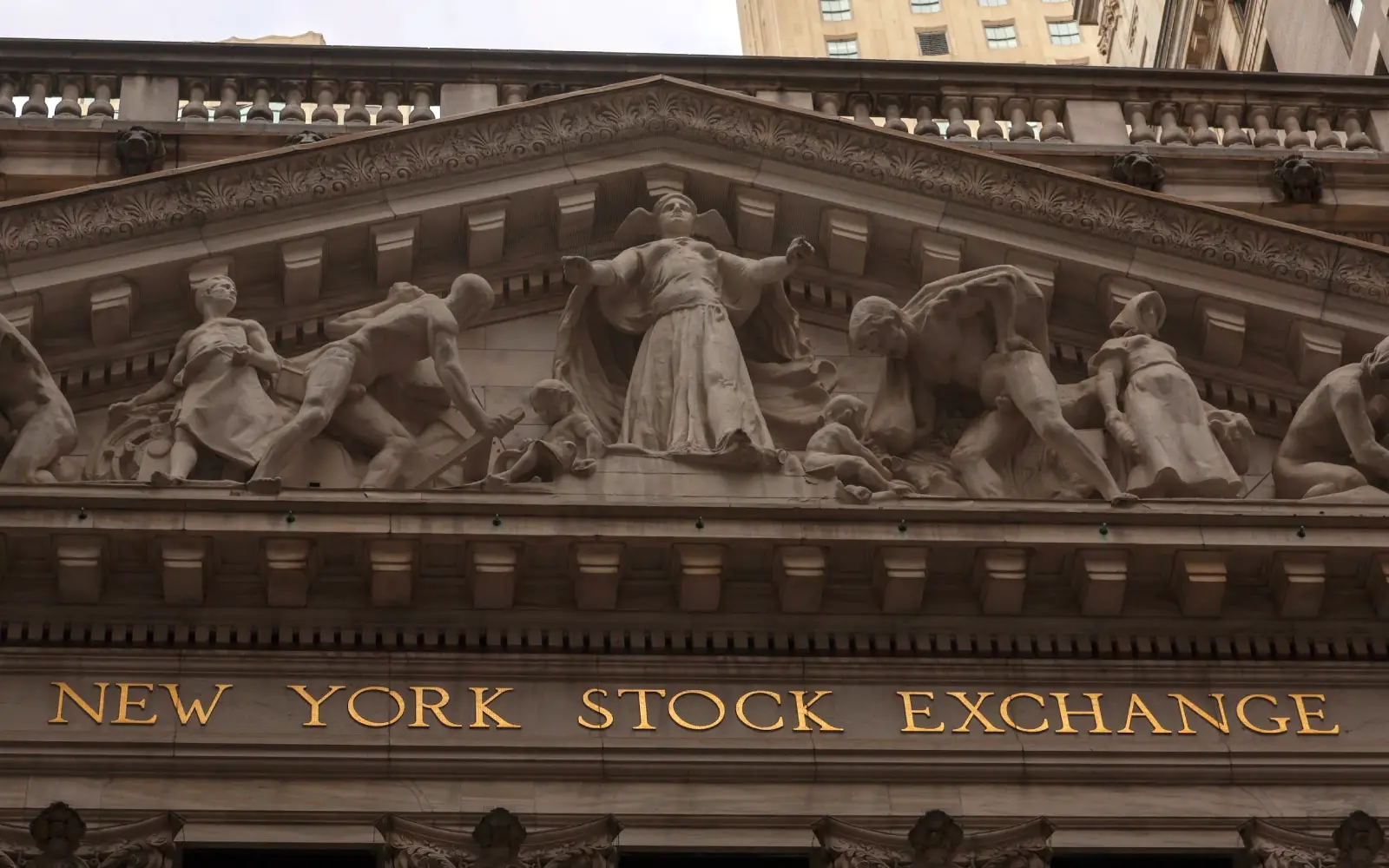 Cover Image for Wall Street stocks buoyed by strong economic data