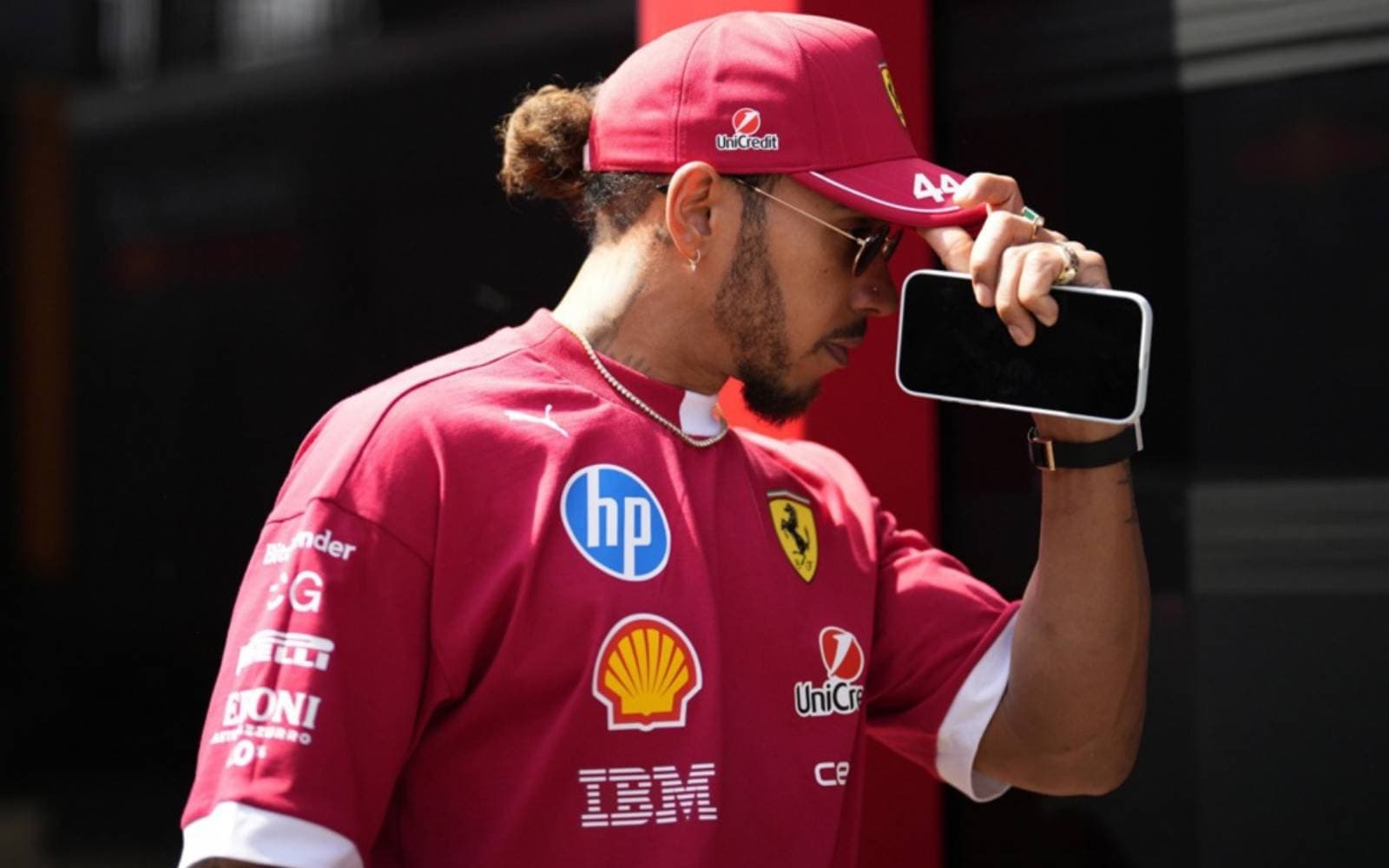 Cover Image for Hamilton admits he underestimated Ferrari challenge