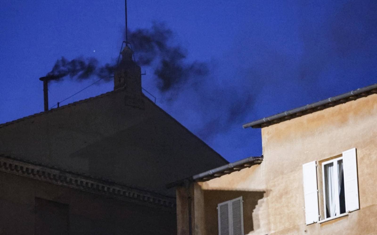 Cover Image for Black smoke signals no pope elected in first conclave vote