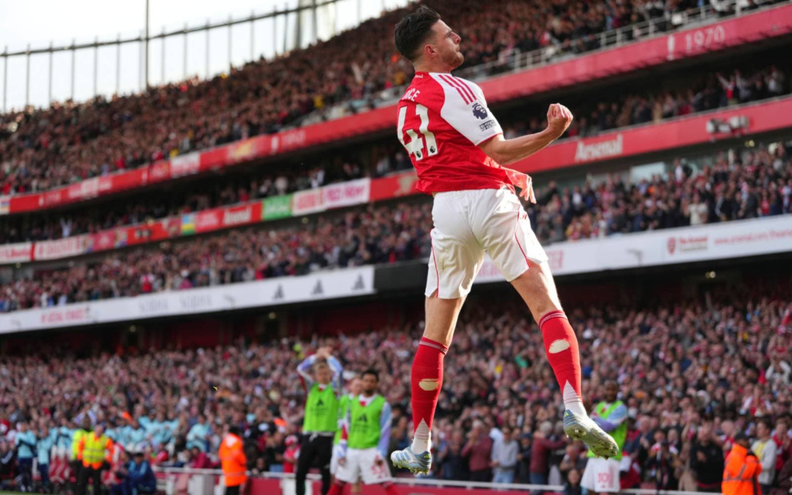 Cover Image for Arsenal secure Champions League place, Vardy nets in Leicester farewell