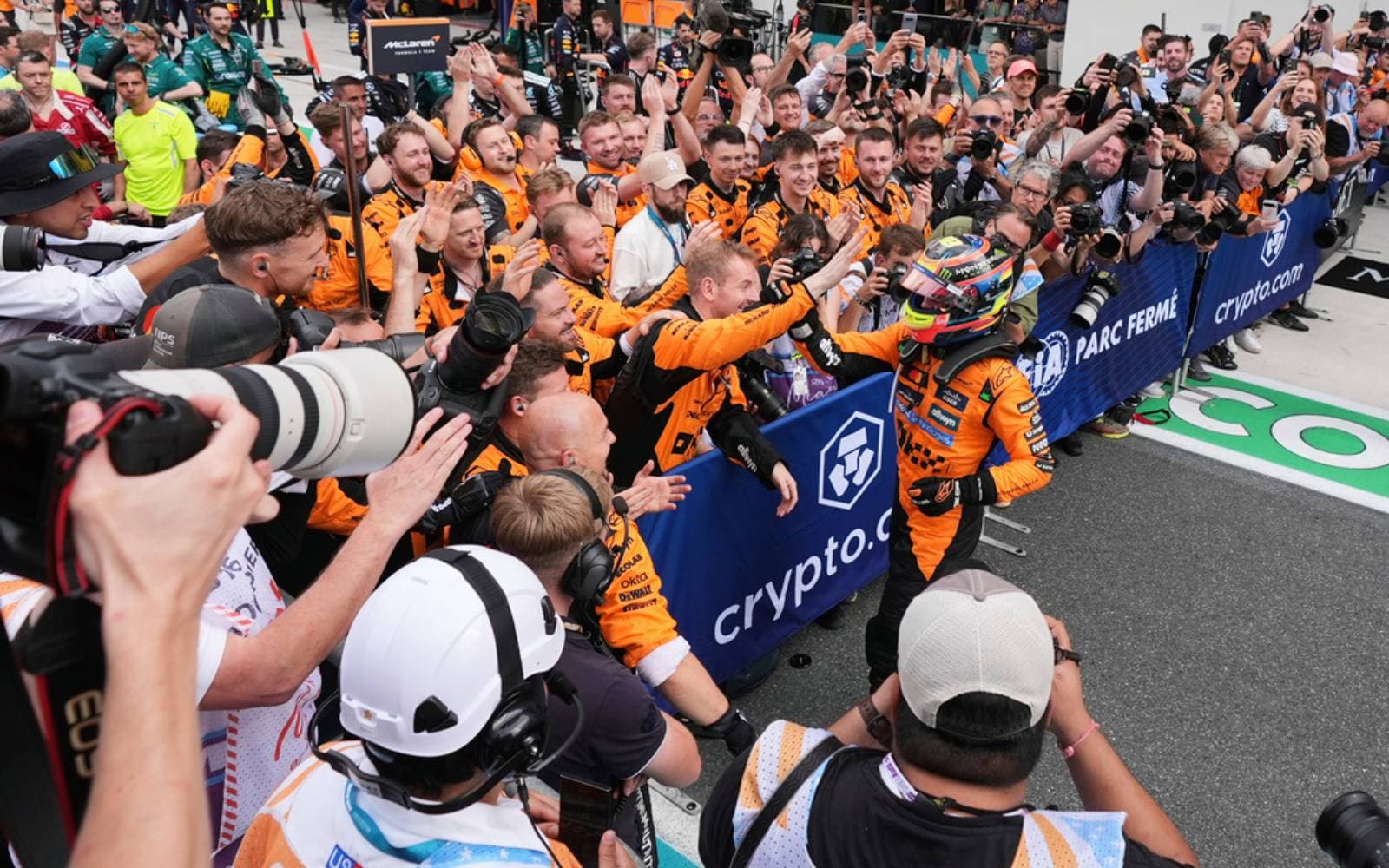 Cover Image for Piastri wins Miami Grand Prix to lead McLaren 1-2