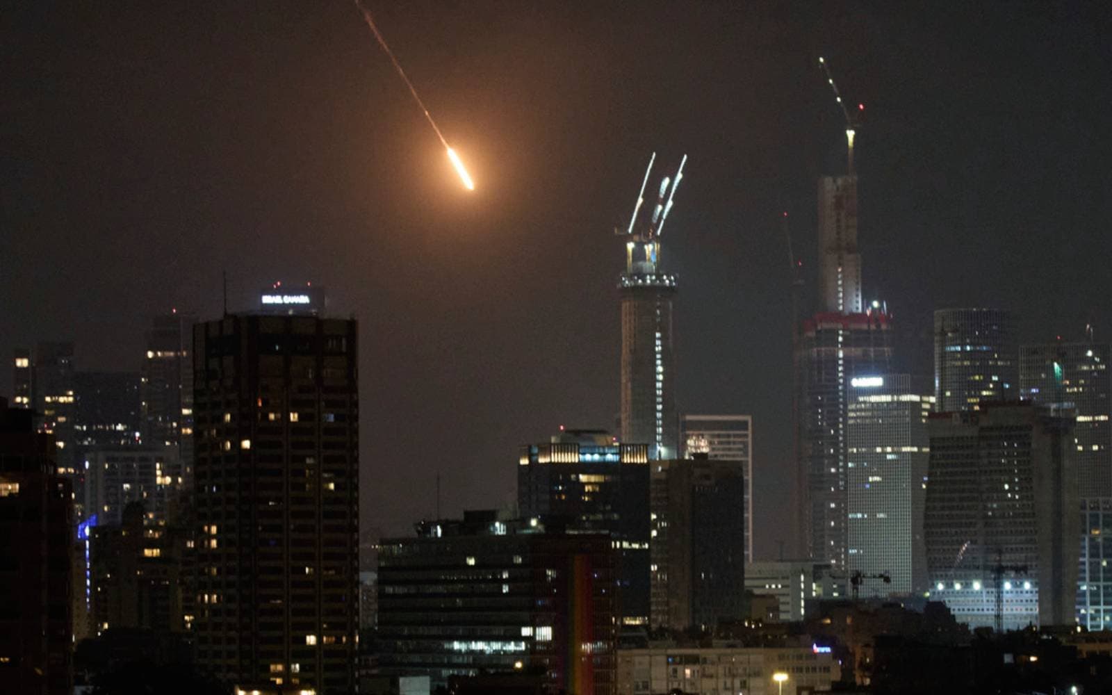 Cover Image for Israel fire service says responding to ‘major’ incidents from Iran missile attack
