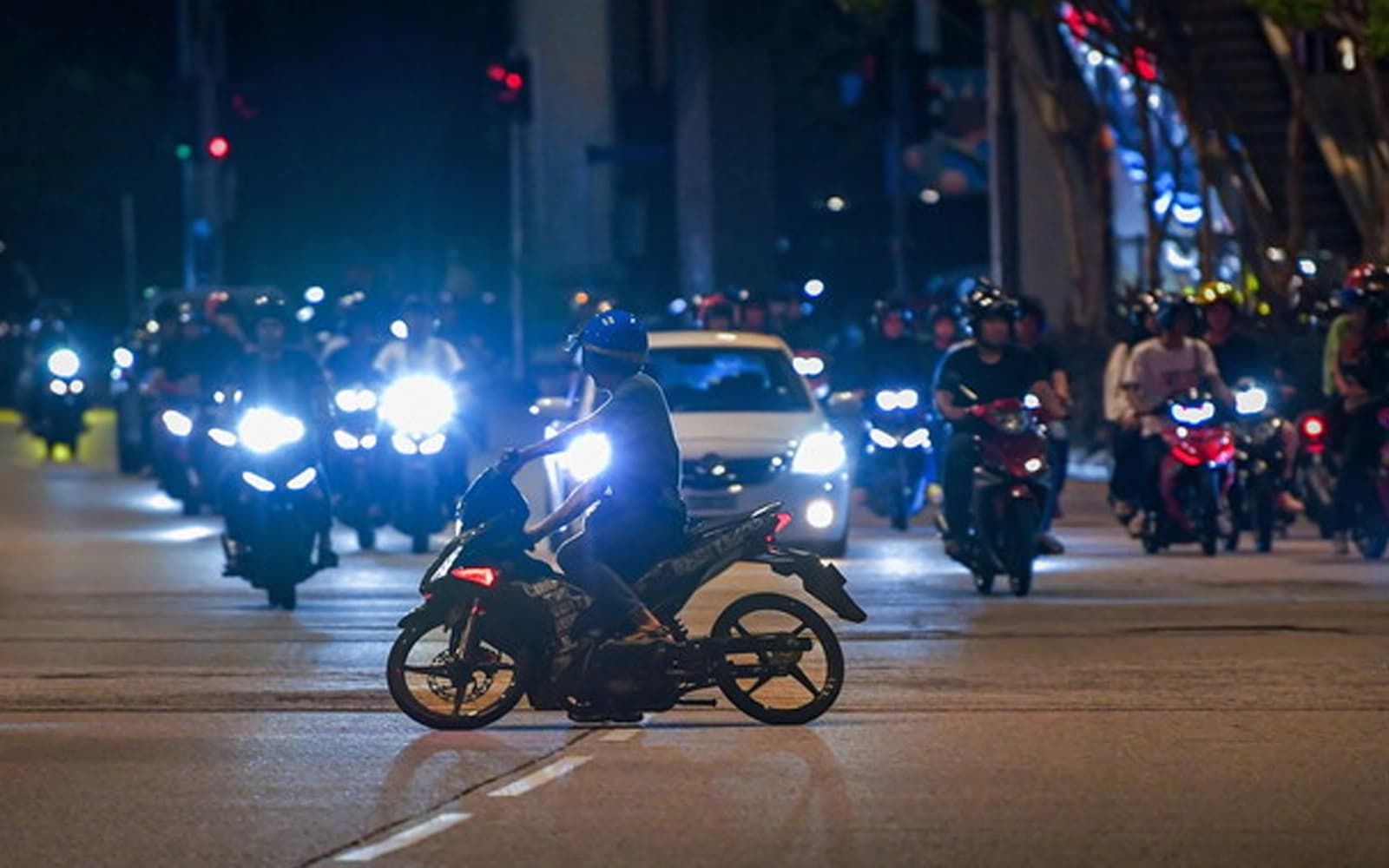Cover Image for Cop killed in operation against illegal street racing in KL