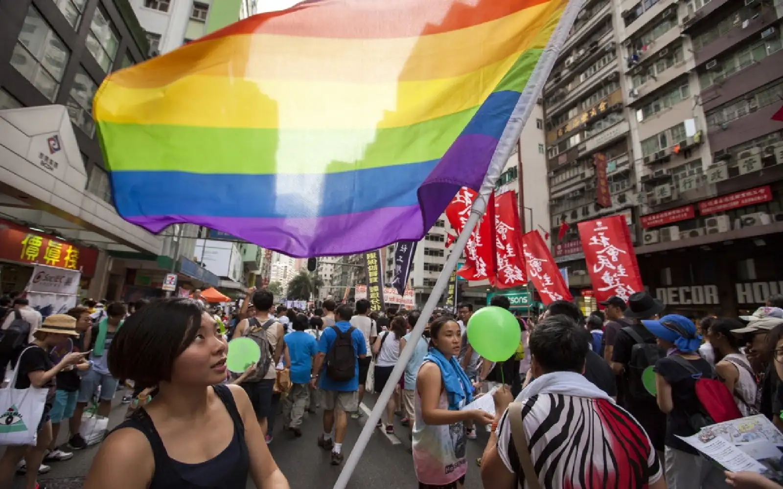 Cover Image for Hong Kong trans man wins challenge against public toilet law