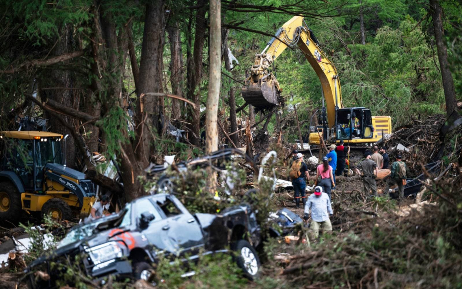 Cover Image for Texas flood toll passes 100 as more bodies recovered