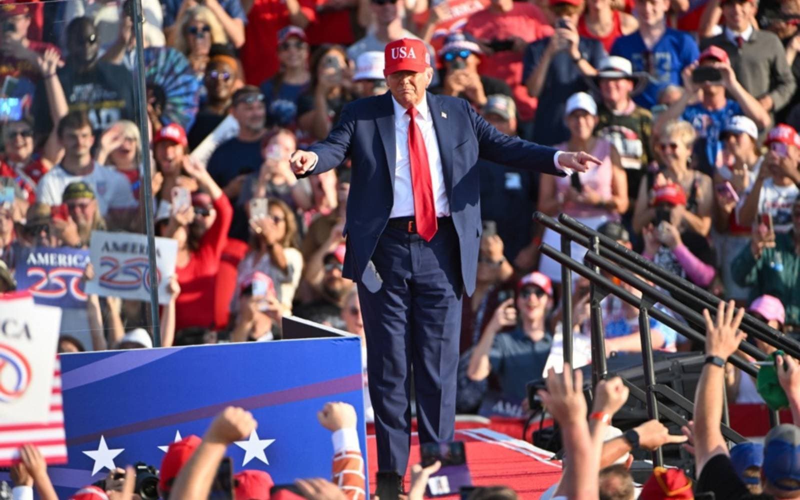 Cover Image for Trump says he is willing to let migrant labourers stay on US farms