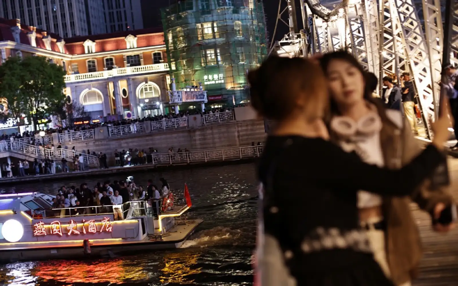 Cover Image for Chinese comedians warned against provoking ‘gender opposition’