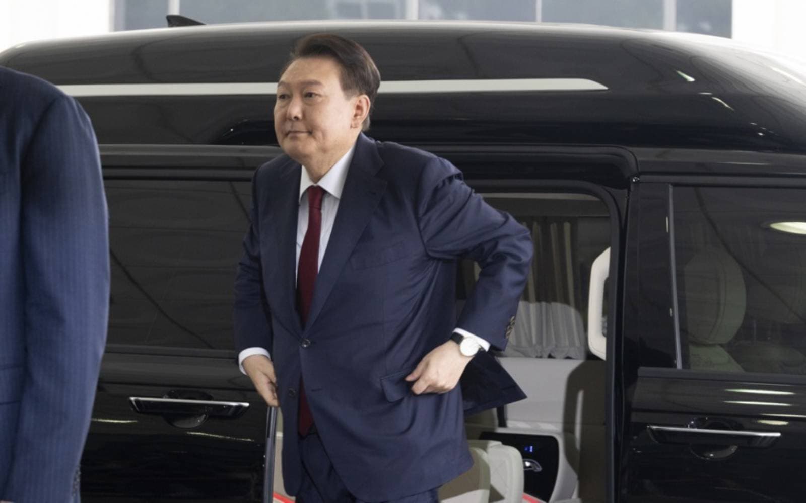 Cover Image for S. Korea’s former president Yoon defies summons in martial law probe