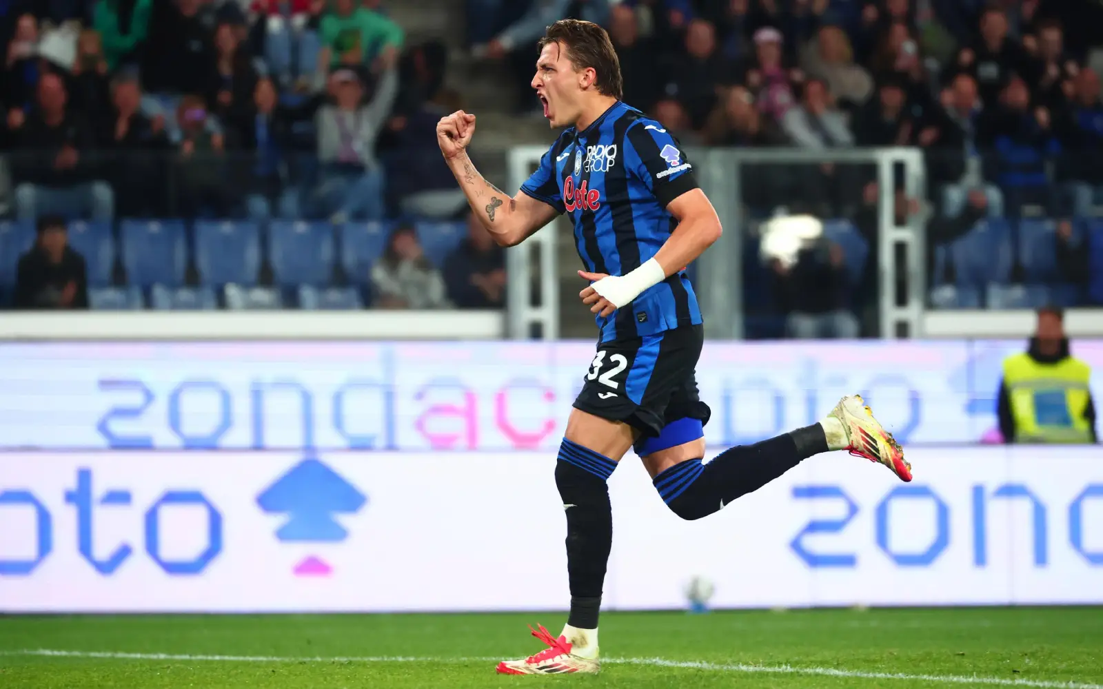 Cover Image for Italian striker Retegui joins Al-Qadsiah from Atalanta