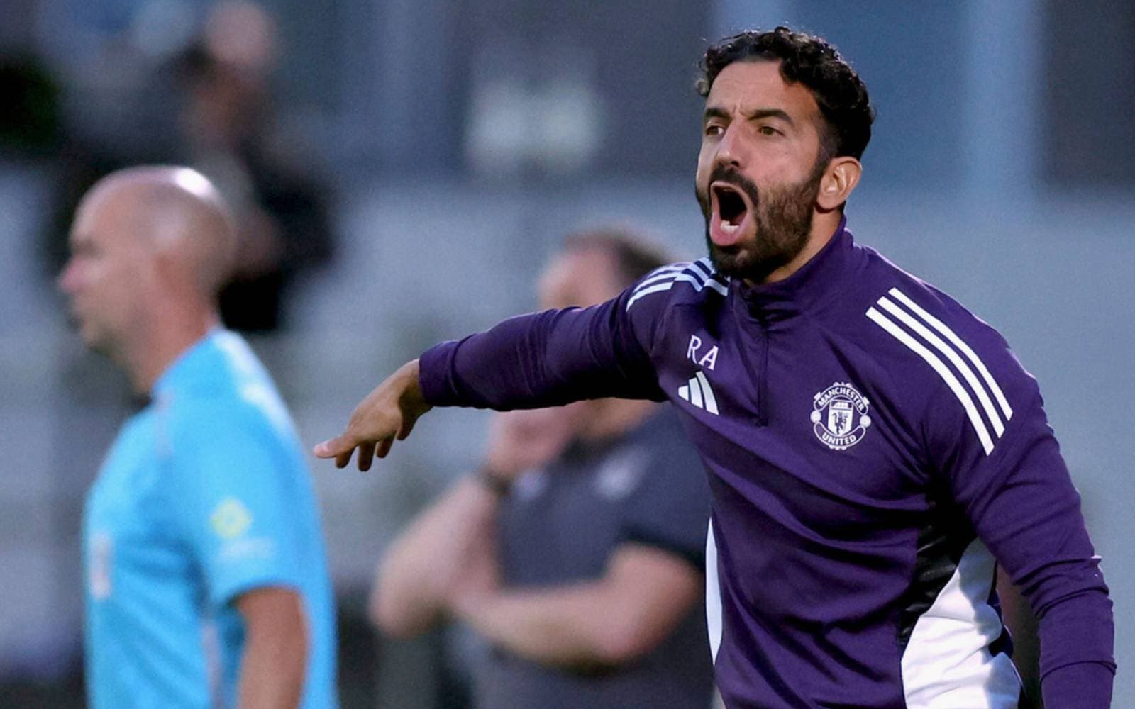 Cover Image for Man Utd boss Amorim apologises to fans after Grimsby debacle