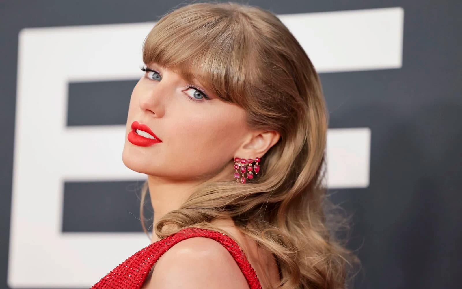 Cover Image for Taylor Swift announces new album called ‘The Life of a Showgirl’