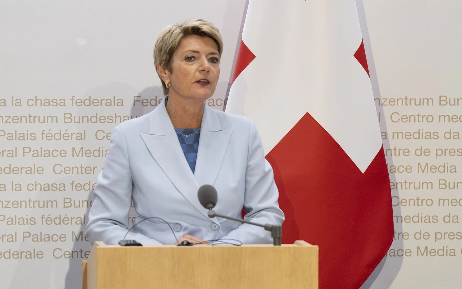 Cover Image for Switzerland to hold ‘extraordinary meeting’ on US tariffs