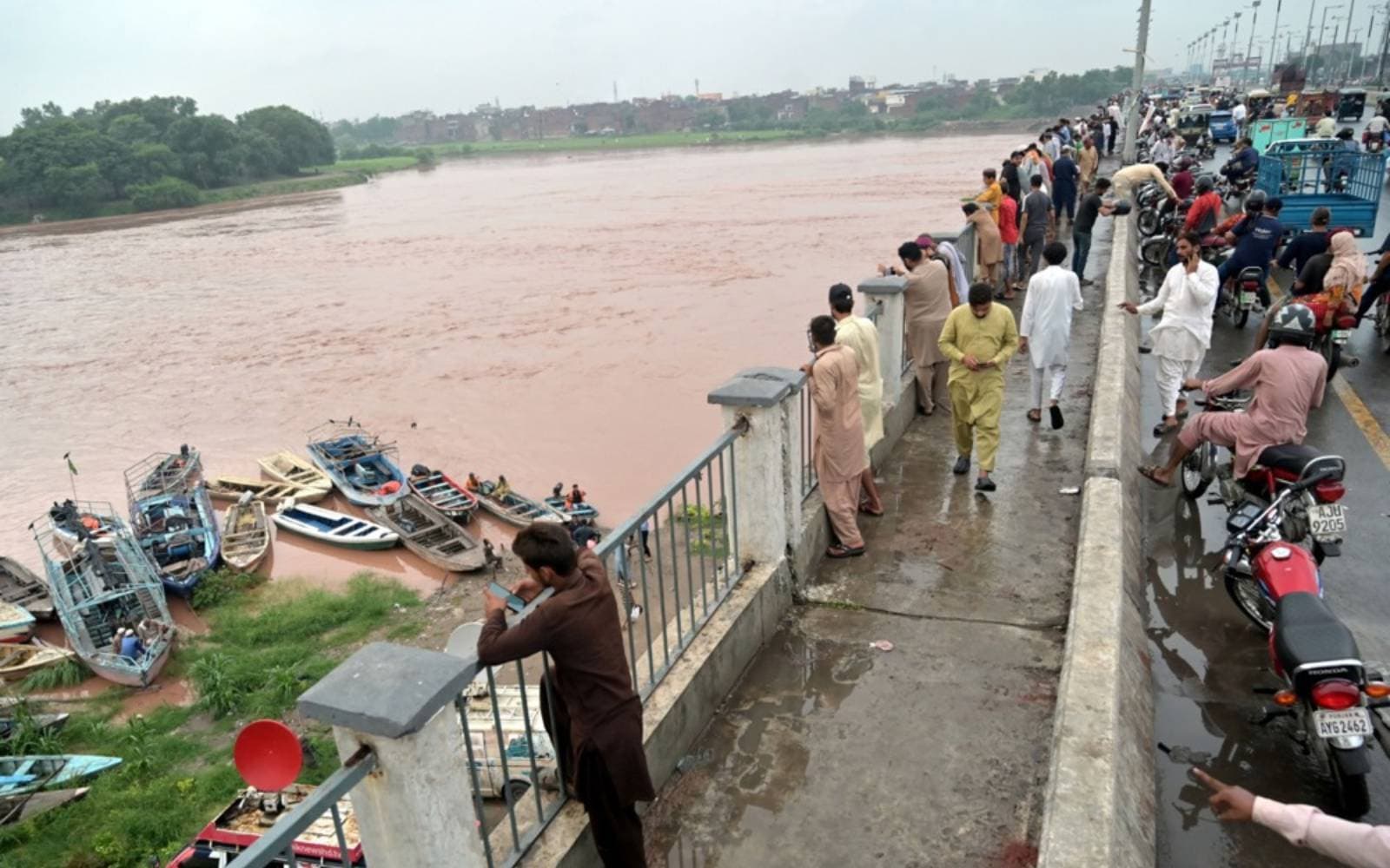 Cover Image for Pakistan on ‘exceptionally high’ flooding alert, says India released water from dam