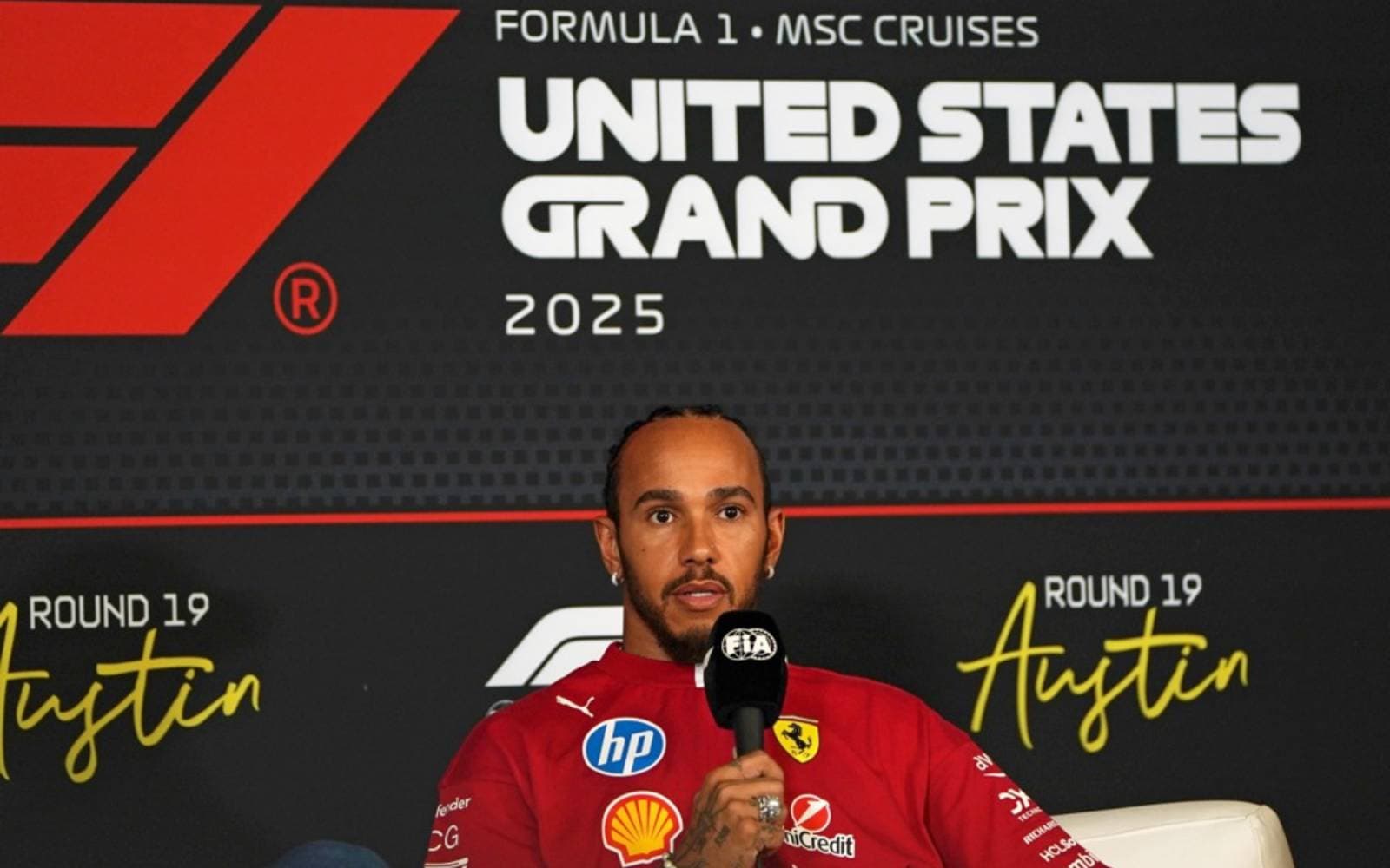 Cover Image for Hamilton says rumours linking Red Bull boss to Ferrari ‘distracting’
