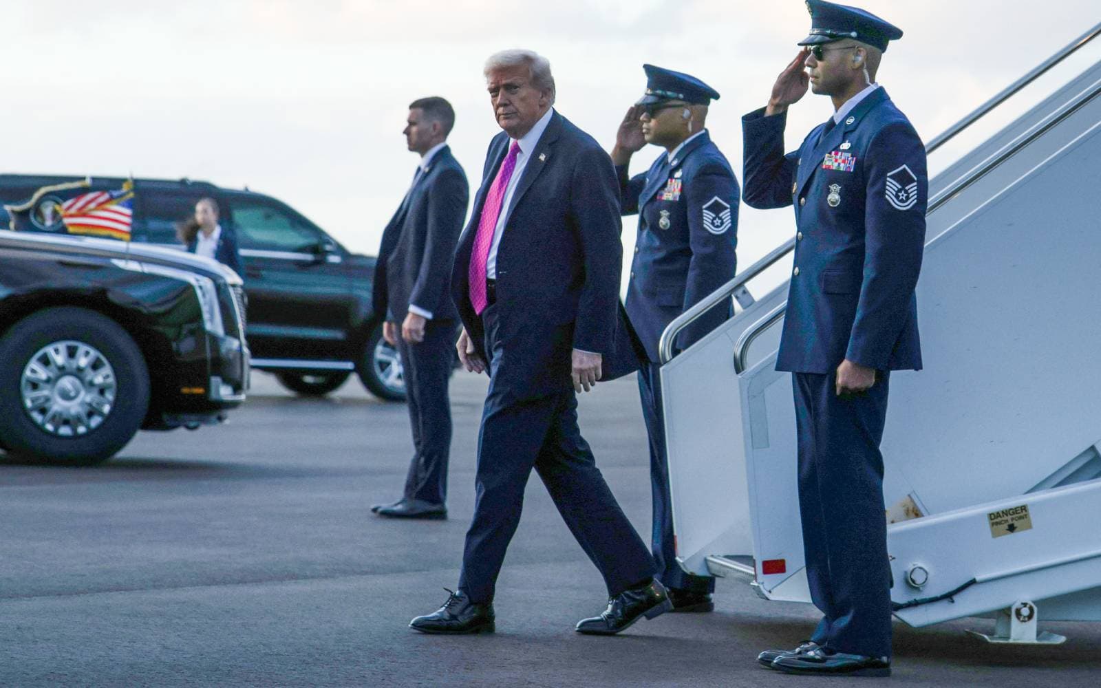 Cover Image for Trump threatens to send military to San Francisco