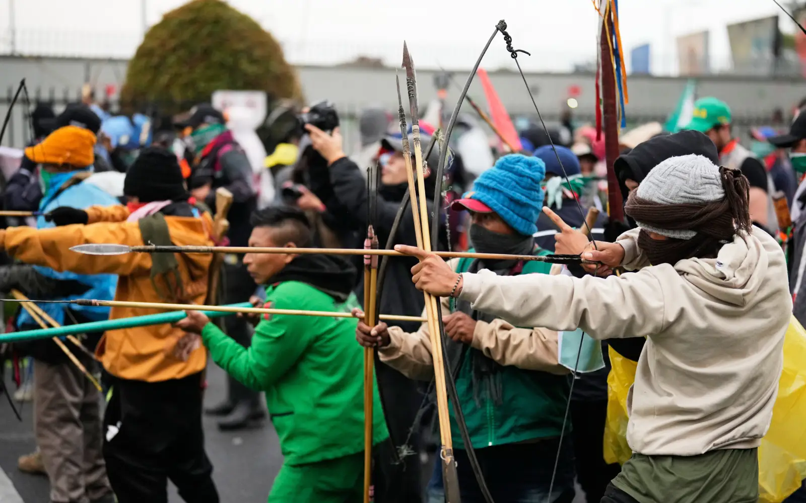 Cover Image for Anti-Trump protesters fire arrows at Colombian police, injuring 4