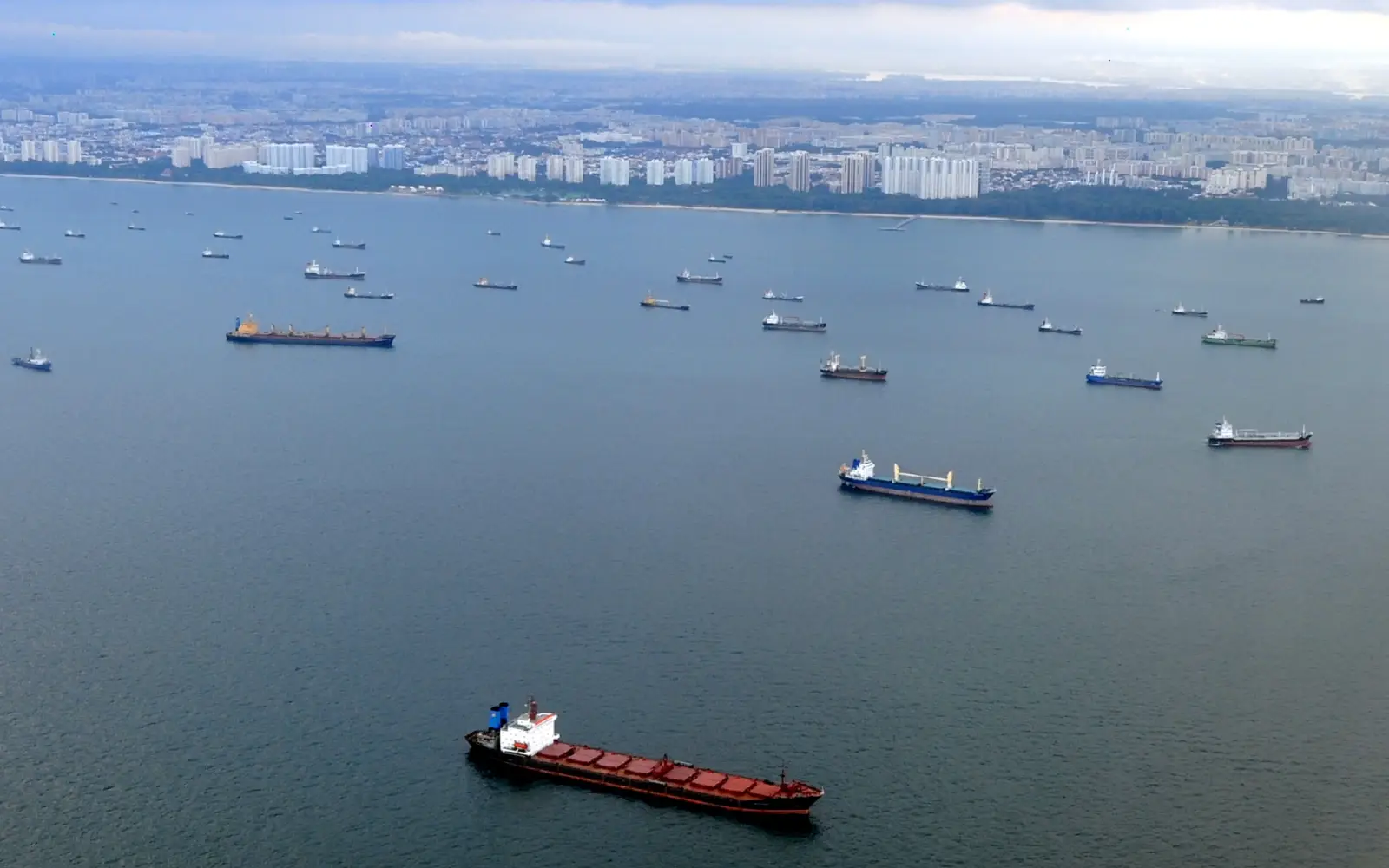Cover Image for Singapore sets course for ‘green’ methanol ship fuel supplies