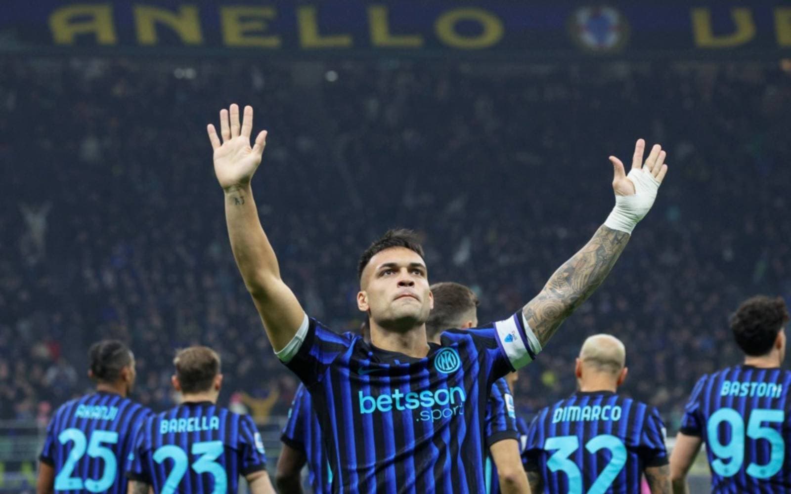 Cover Image for Inter and Milan in early Scudetto clash as Napoli attempt to bounce back