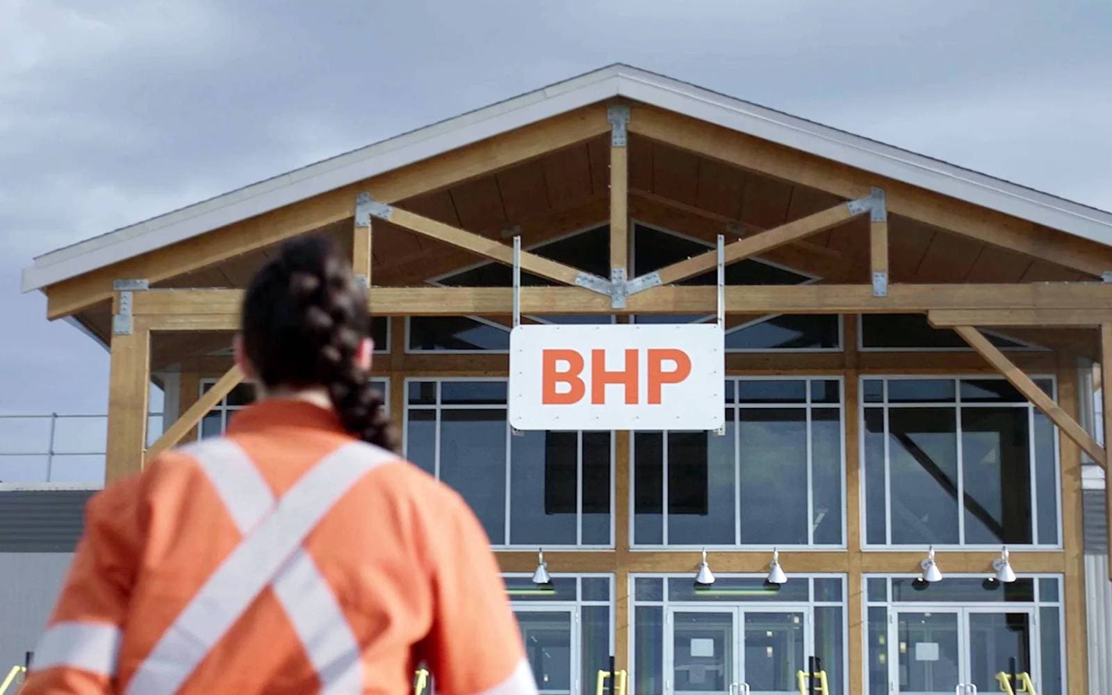 Cover Image for Australian mining giant BHP drops Anglo American takeover bid