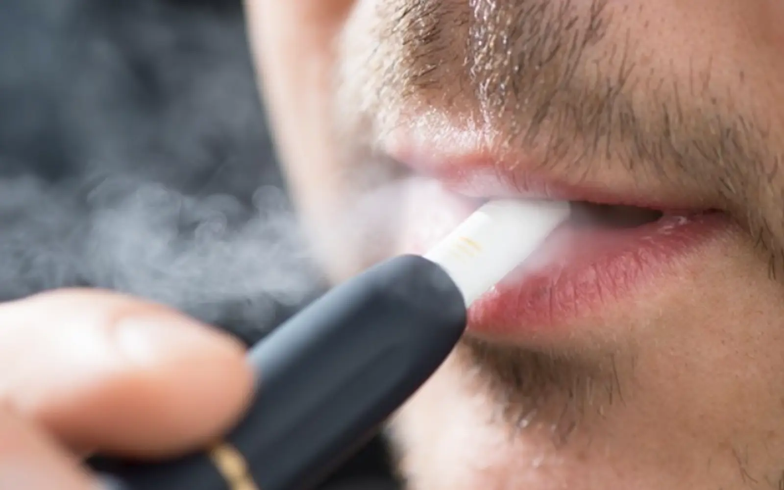 Cover Image for Effects of new smoking device must be studied, says minister