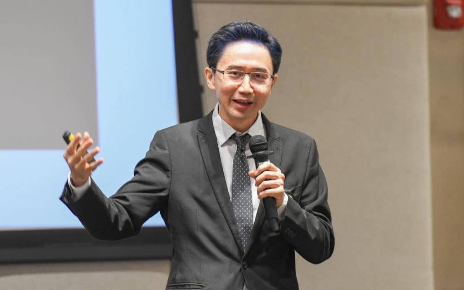 Cover Image for Thaksin-backed party picks another family member as Thai PM candidate