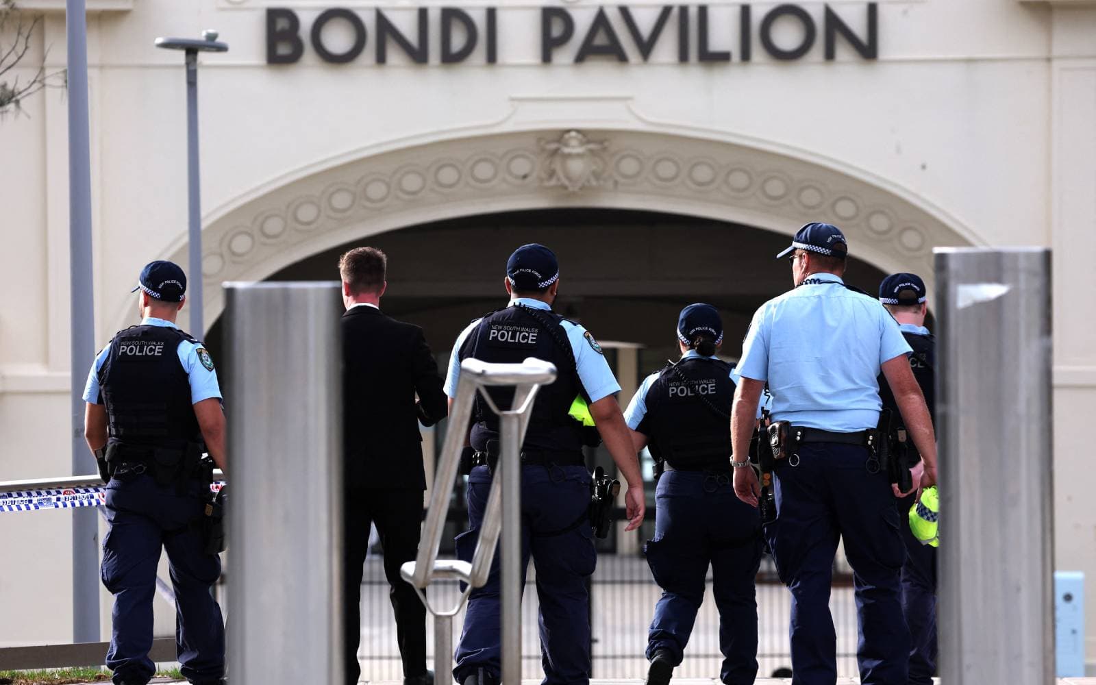 Cover Image for Australia begins inquiry into antisemitism after Bondi shooting