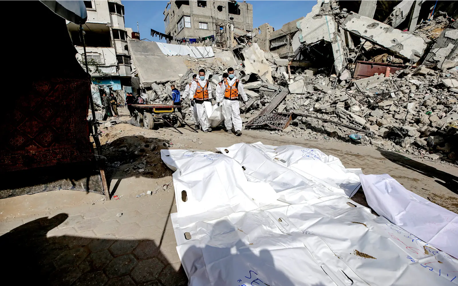 Cover Image for Israeli fire kills 3 in Gaza, as US seeks to advance Gaza deal