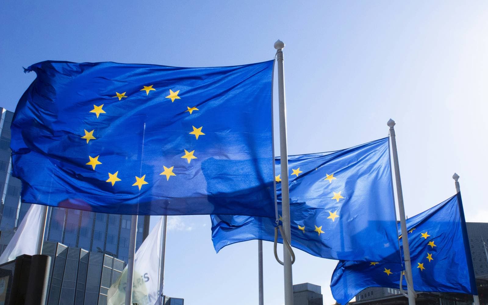 Cover Image for US warns against EU tariff ‘bazooka’ over Greenland