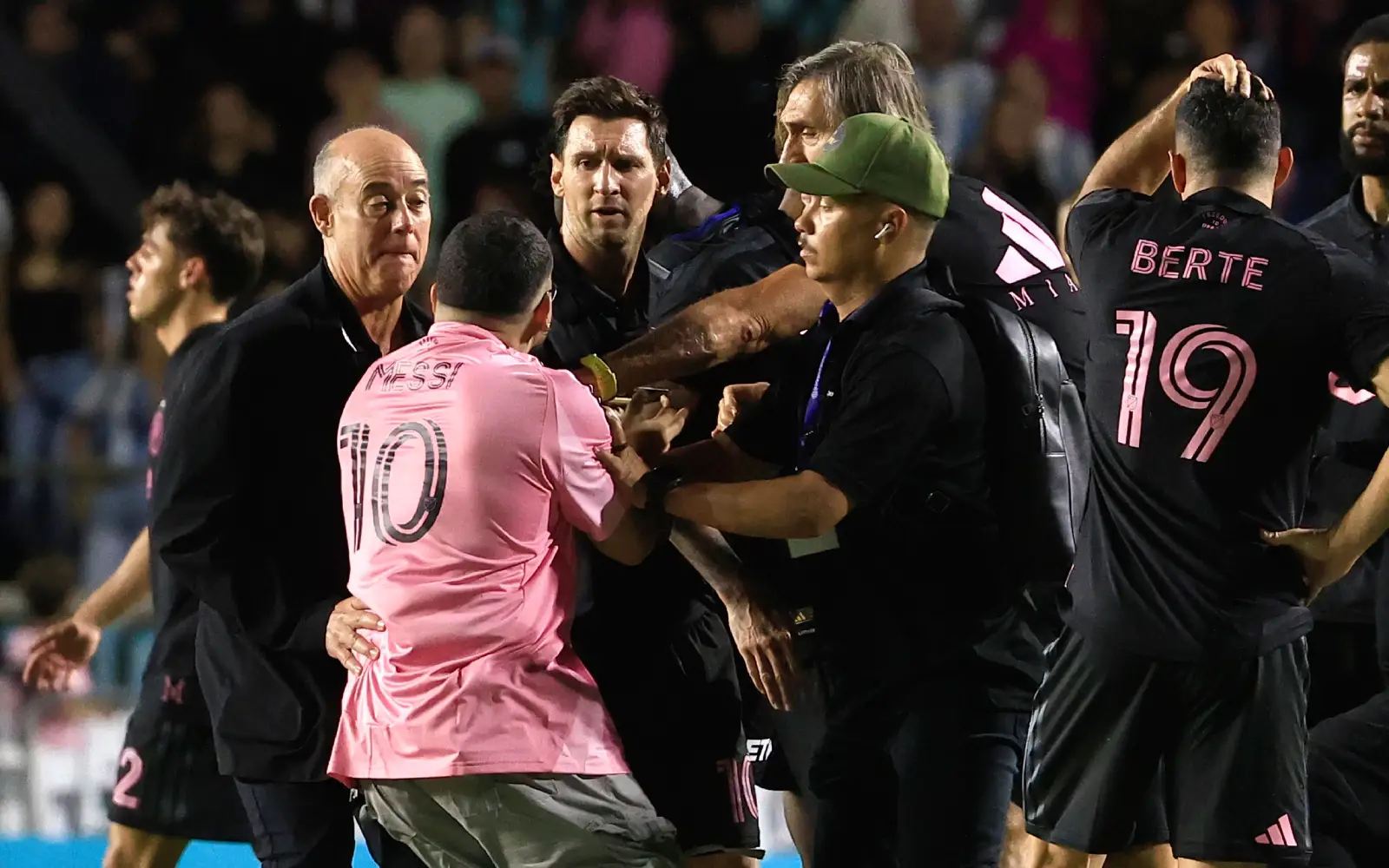 Cover Image for Messi knocked down by fan in Puerto Rico pitch invasion