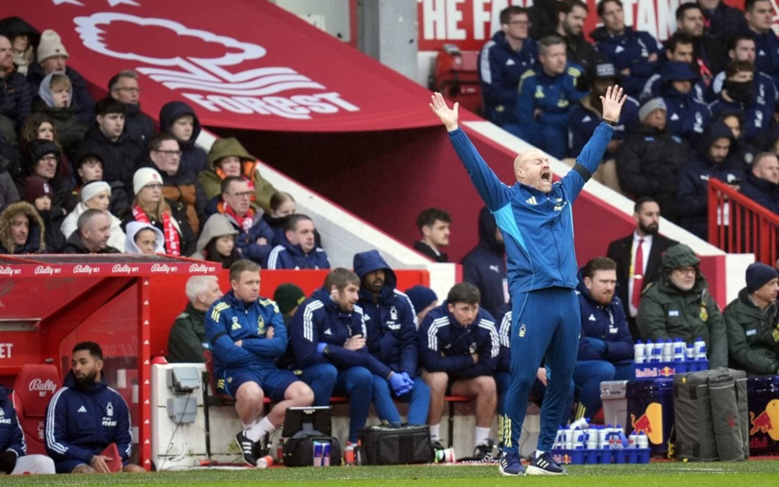 Cover Image for Dyche sacked by Forest after dismal Wolves draw