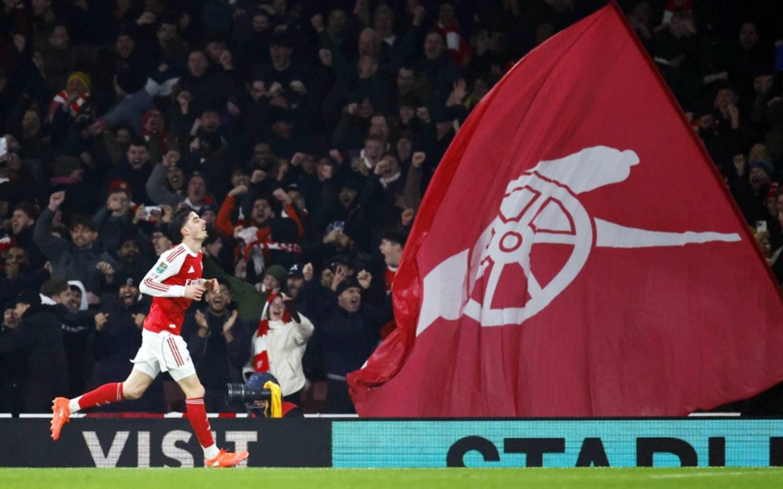 Cover Image for Arsenal prepare to defend top spot against surging Brentford