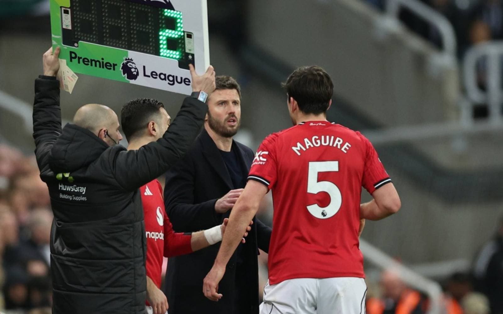 Cover Image for Carrick says ‘defeat hurts’ after first loss as Man Utd boss